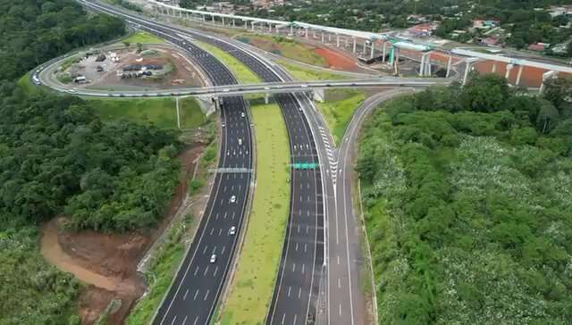 Carretera conocida como &quot;8 carriles&quot;.