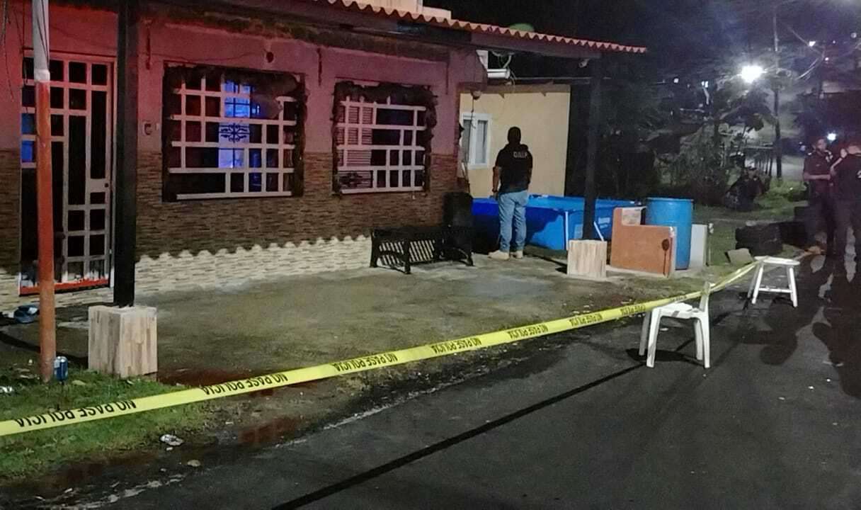 Escena del ataque a tiros que deja un muerto y un herido.