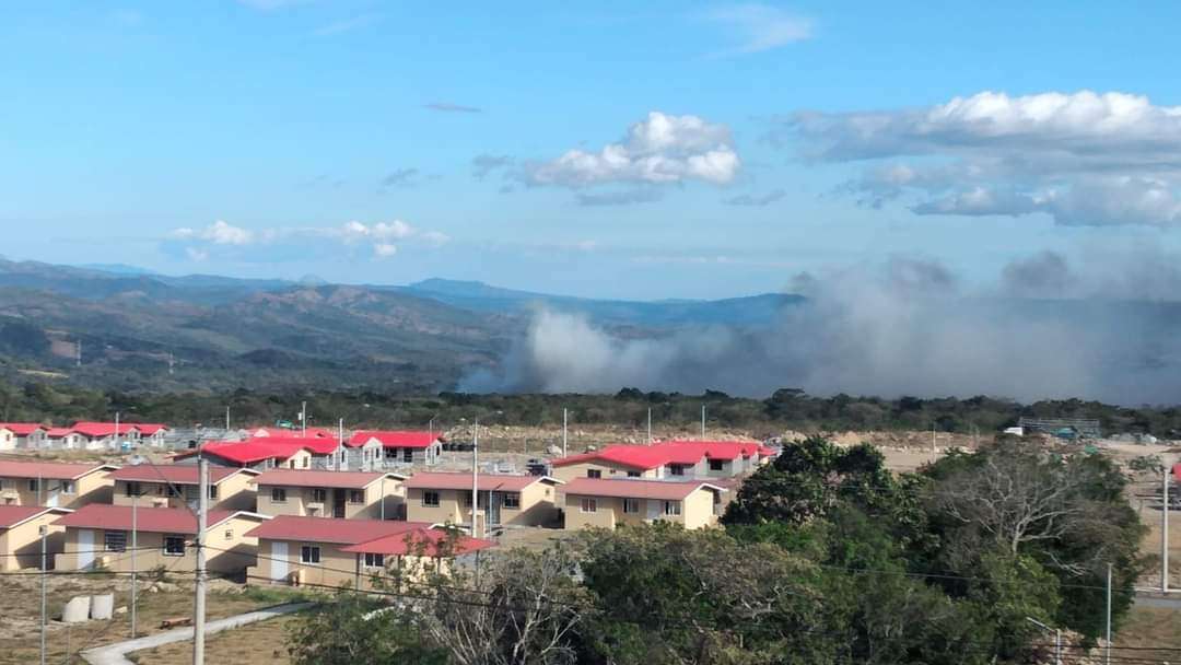 Joswar Alvarado, alcalde del distrito de Boquete confirmó que el incendio en el relleno sanitario se generó durante una quema de notas y expedientes.de una institución pública