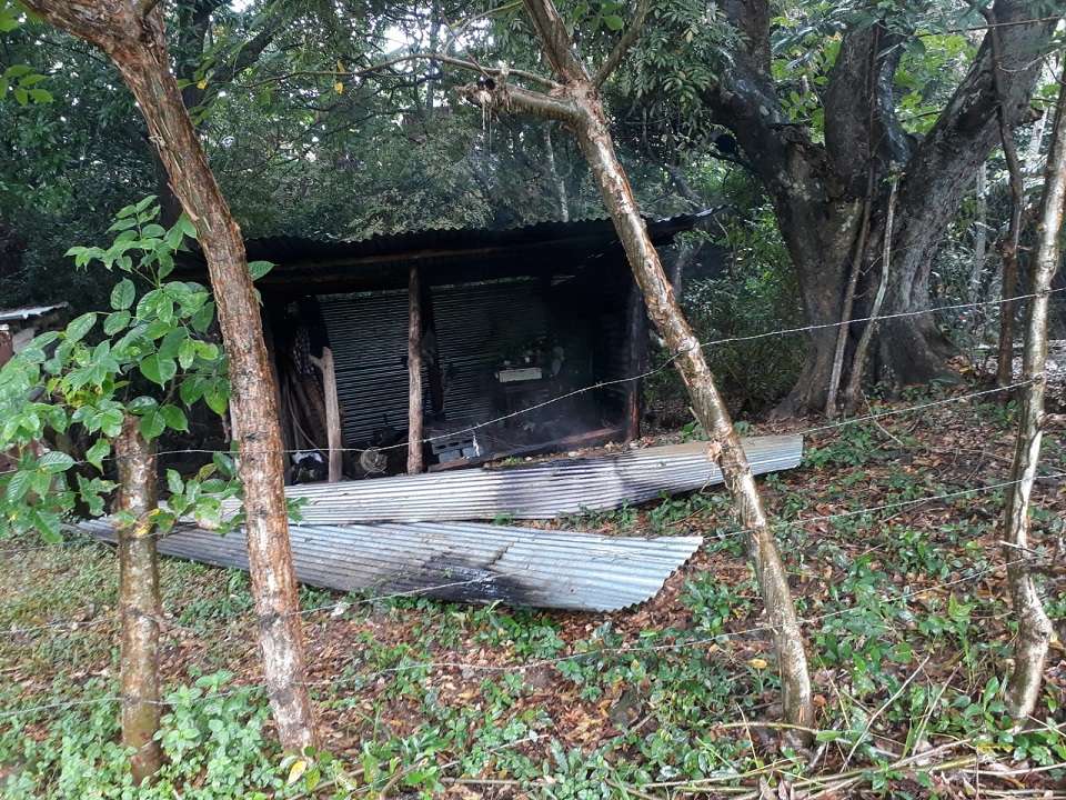 Las llamas consumieron el inmueble casi en su totalidad.