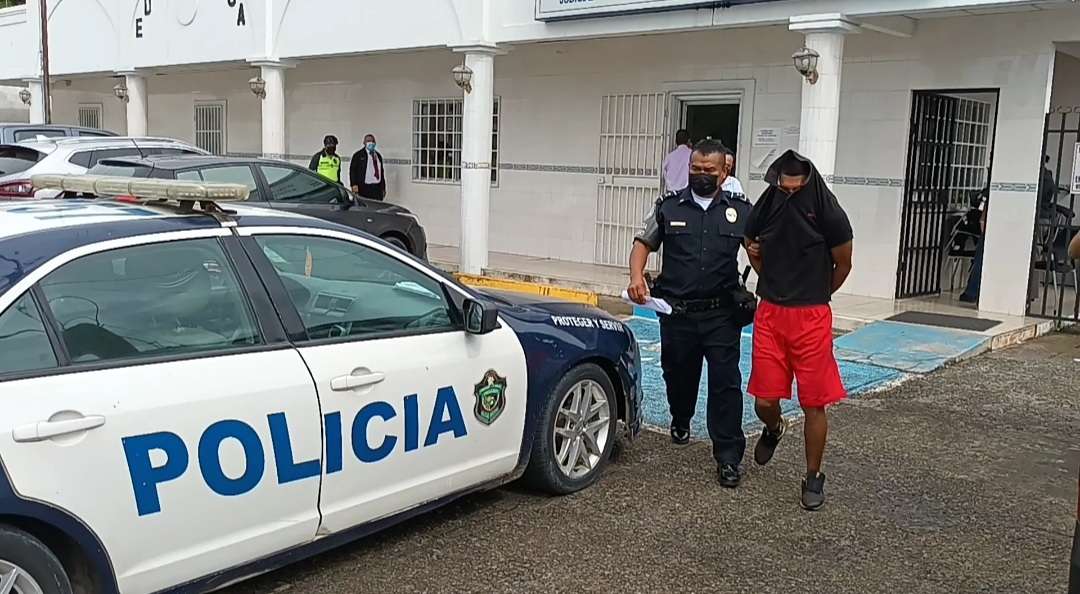Alex Venado Miranda, fue llevado la tarde de martes al Sistema Penal Acusatorio de Santiago, ante un juez de garantías, para la legalización la aprehensión y posteriormente la imputación el delito de abuso sexual agravado 