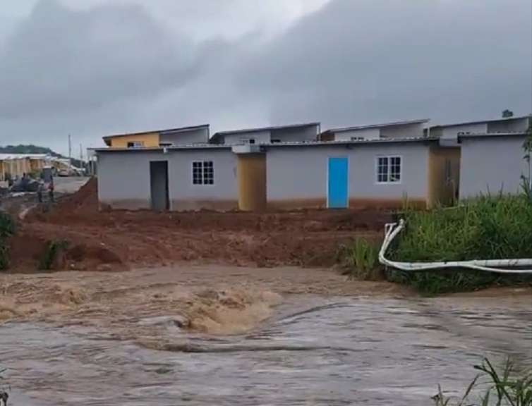 Vista de la inundación en La Mitra, en La Chorrera.