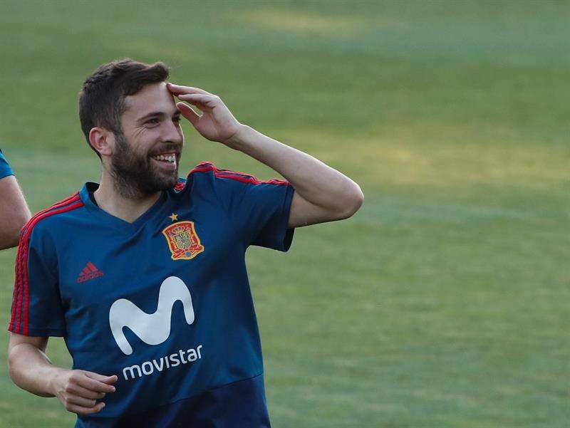 El jugador de España Jordi Alba participa en un entrenamiento ayer. Foto EFE