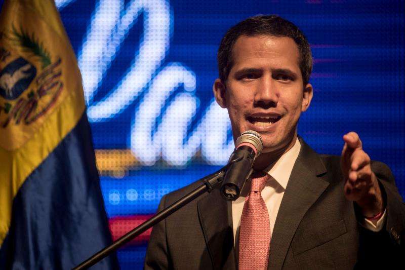 El presidente de la Asamblea Nacional de Venezuela, Juan Guaidó, participa en un acto del &quot;Plan País&quot; este miércoles, en el paraninfo de la Universidad Metropolitana de Caracas (Venezuela). EFE