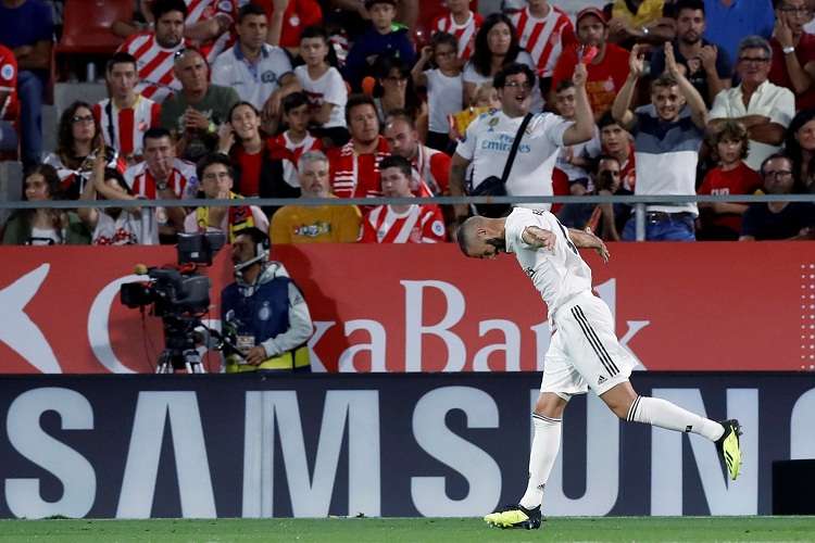 Karin Benzema, celebra el cuarto gol del equipo blanco durante el encuentro. Foto: EFE