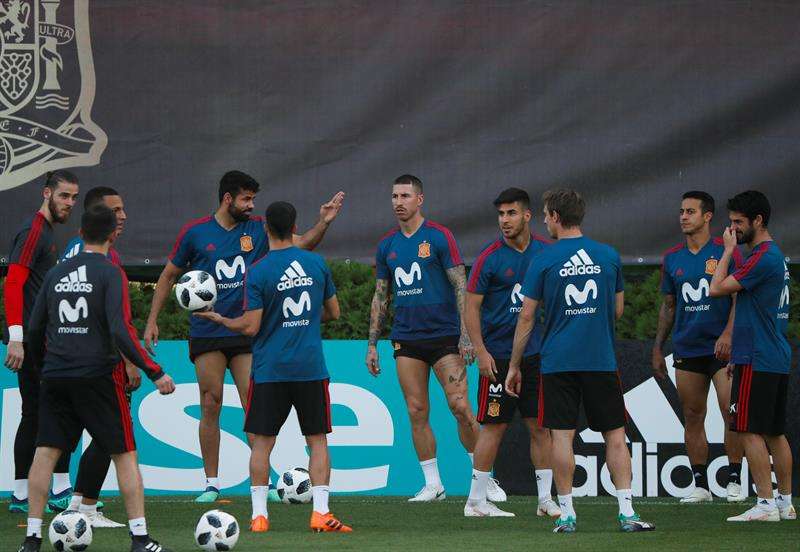 Jugadores de España asisten a un entrenamiento hoy, miércoles 27 de junio de 2018, durante el Mundial de Rusia 2018. Foto EFE