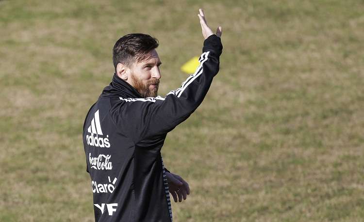 Para Xavi, a Lionel Messi no le hace falta ganar el Mundial para ser el mejor, a su criterio, ya lo es. Foto: EFE
