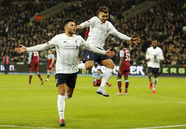 Alex Oxlade-Chamberlain celebra el segundo gol de Liverpool. Foto: AP