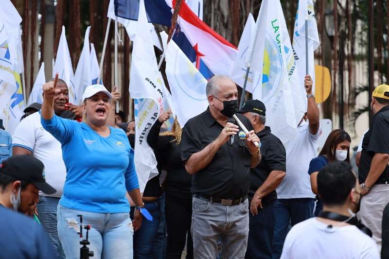 Luis Eduardo Camacho, secretario general del partido Realizando Metas.