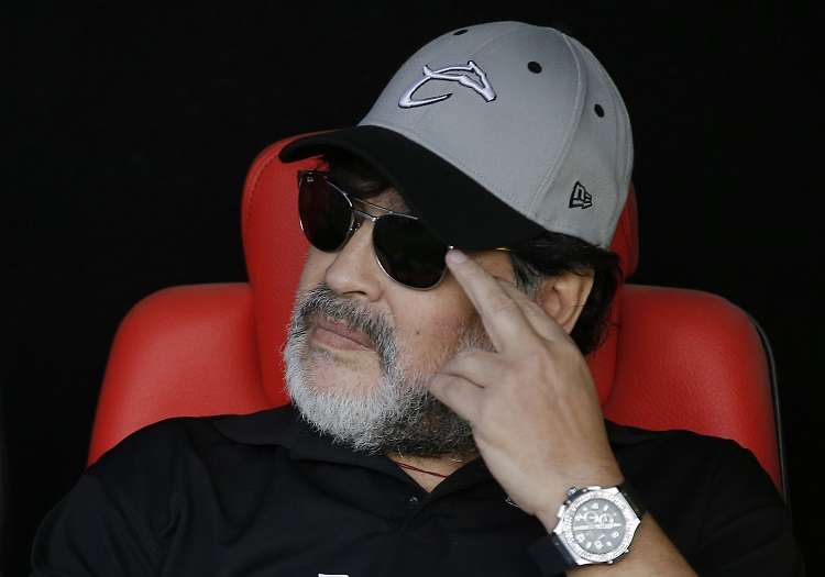 La cirugía se programó hace semanas, aunque se desconocía la fecha exacta, y fue el principal motivo por el que Maradona renunció el mes pasado a la dirección técnica de los Dorados de Sinaloa de la Segunda División de México. Foto: AP