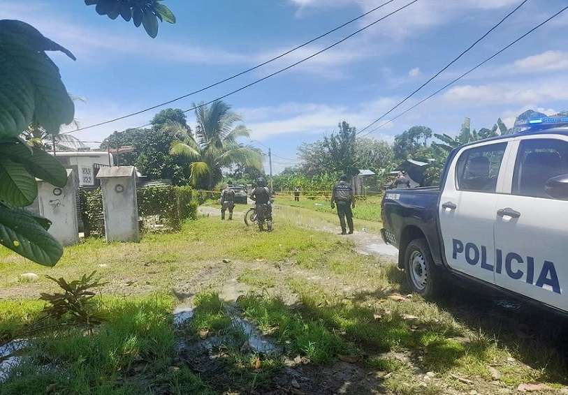 La víctima falleció frente a la residencia de 1 de las agresoras. Foto: Pulso Informativo Bocas