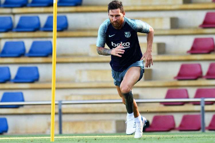 Lionel Messi se incorporó hoy martes a los entrenamientos en Barcelona.