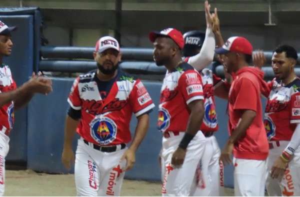 El equipo de Panamá Metro tiene ventaja de un juego a cero sobre Chiriquí. Foto: Fedebeis