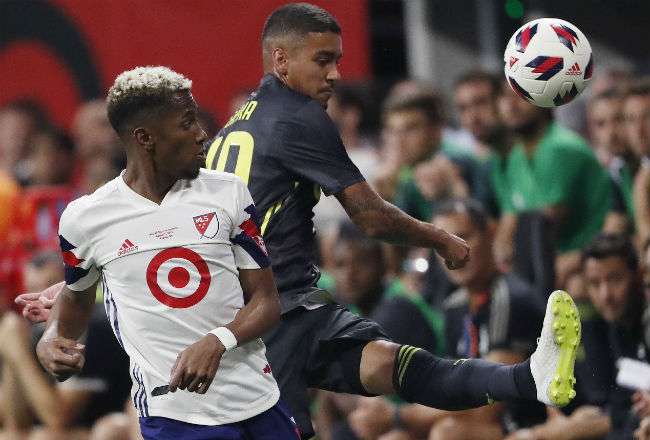 El panameño Michael Amir Murillo (izq) juega en la Liga de Bélgica. 