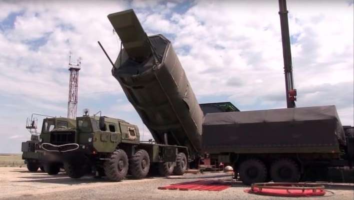 Captura de video de archivo facilitada el 19 de julio de 2018 por el Ministerio de Defensa ruso que muestra un sistema estratégico intercontinental Avangard en territorio ruso. EFE