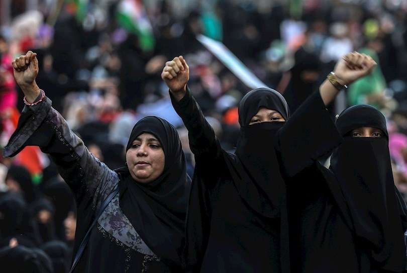 Mujeres musulmanas en una protesta celebrada en 2020 en Bombay por la aprobación de una enmienda legal para dar la ciudadanía india a inmigrantes no musulmanes. EFE