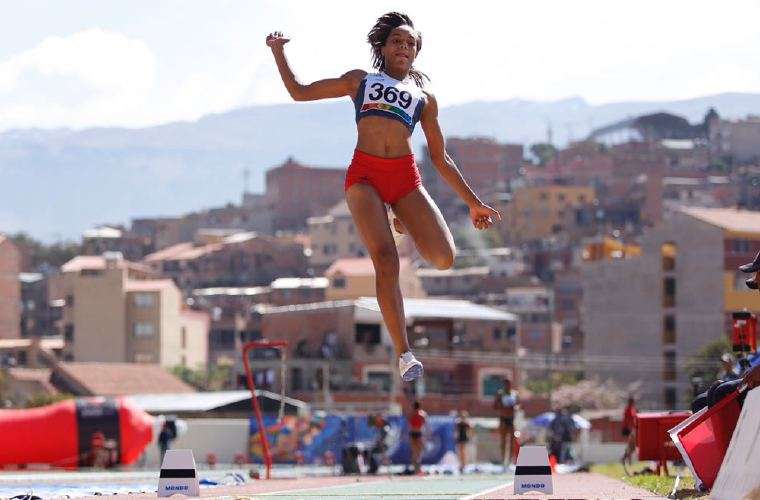 La saltadora Nathalee Aranda, una de las atletas que podría representar a Panamá en los JCC 2022./ Foto: Archivo