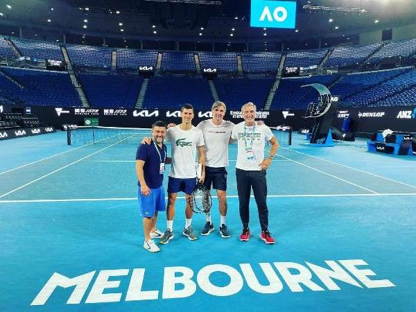 Novak Djokovic ya fue a Melbourne Park, donde tuvo su primer entrenamiento con miras al Abierto de Australia.