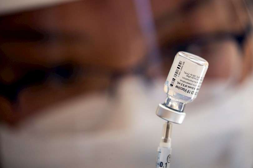 Vista de una dosis de la vacuna de Pfizer contra la covid-19, en una fotografía de archivo. EFE