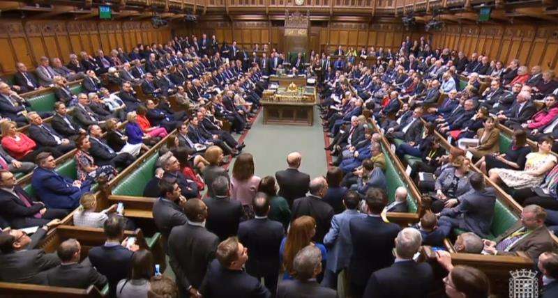Captura de un vídeo facilitada por la Unidad de Grabación del Parlamento del Reino Unido que muestra una votación sobre el brexit en el Parlamento en Londres (Reino Unido), este viernes. EFE