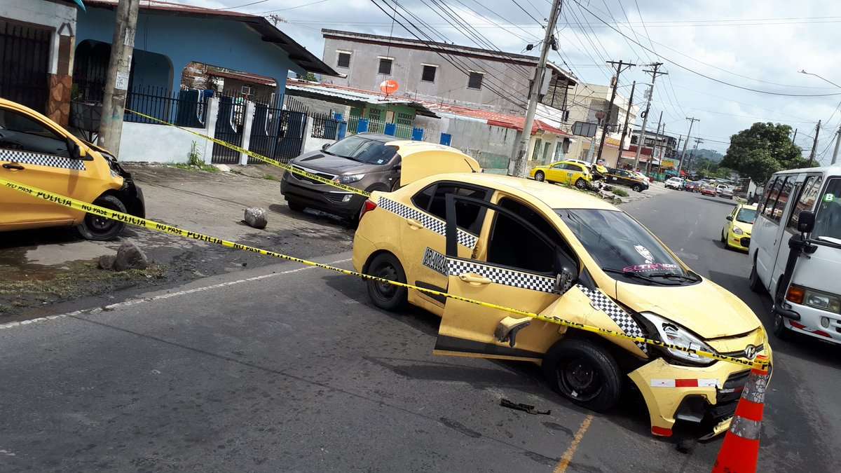 Vista general del accidente de tránsito ocurrido en medio de una persecución policial en San Miguelito. Foto: @joseFFossatti 