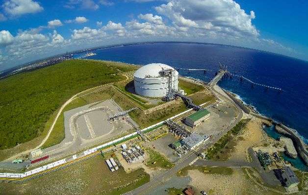 La planta de gas natural panameña es una réplica de una que AES posee en República Dominicana, la cual se observa en esta imagen. Foto: Crítica Archivo