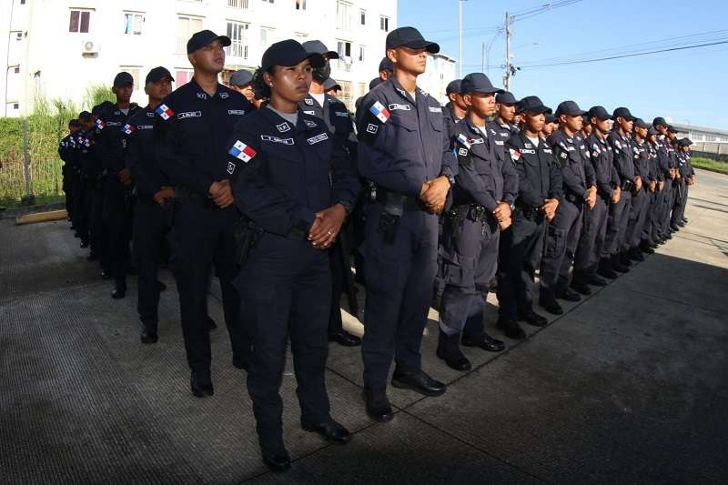 Unos 150 agentes de la Policía Nacional fueron asignados a la comunidad Altos de Los Lagos.