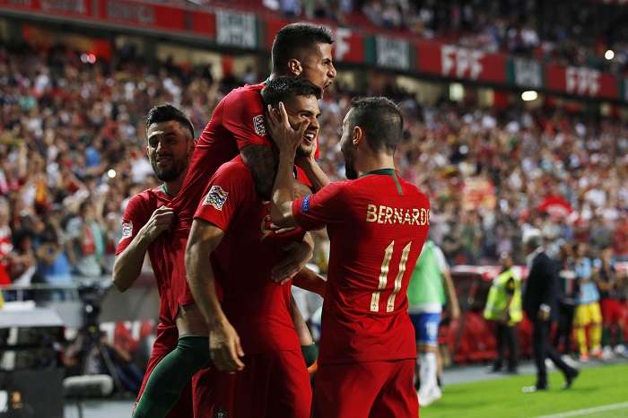 Andre Silva (c) de Portugal celebra luego de anotar el 1-0, durante un partido de la Liga de Naciones UEFA entre Portugal e Italia/ EFE/ANTONIO PEDRO SANTOS