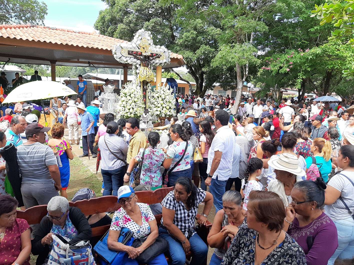 Masiva participación de feligreses a la romería al Cristo de los Milagros o de Buga. Foto: Melquiades Vásquez