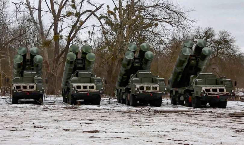 usia y Bielorrusia intensificaron este viernes sus ejercicios militares conjuntos con pruebas para repeler un ataque aéreo con fuego real. EFE