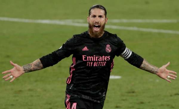 Sergio Ramos celebra al anotar el gol de penal y que significó el triunfo. Foto: EFE