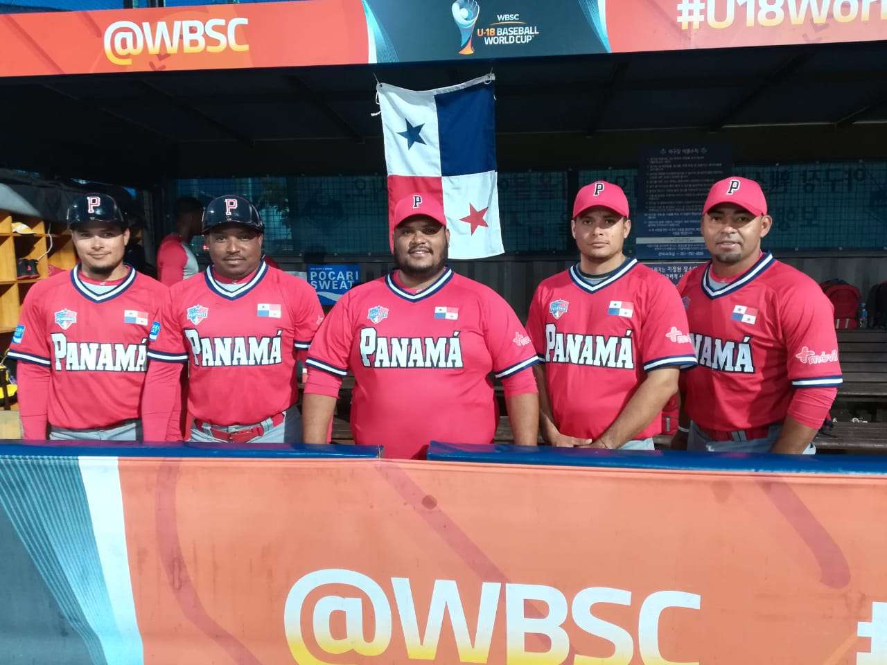 Aquí el cuerpo técnico de la selección nacional U18 de Panamá. / Foto Corresía