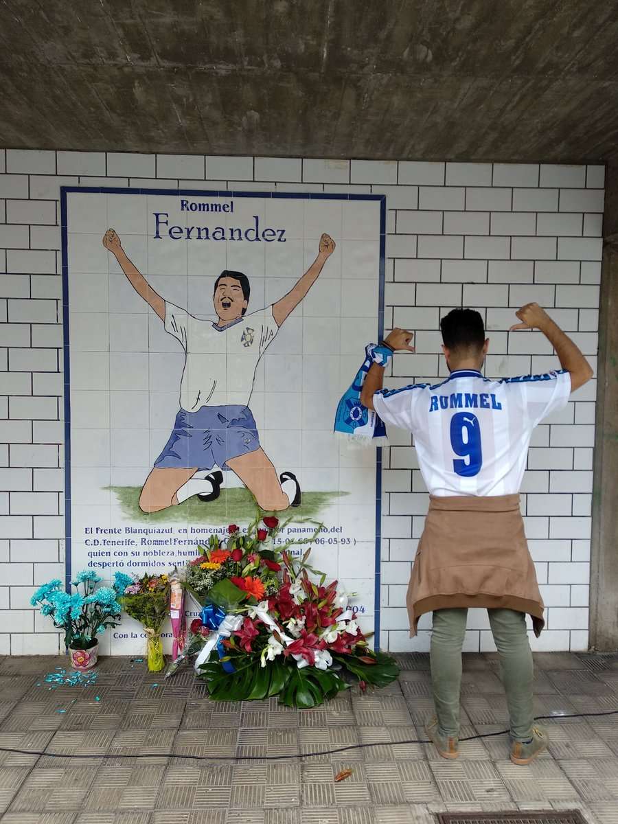 Aficionados en Tenerife rindieron homenaje a Rommel Fernández, tras 25 años de su fallecimiento. / CD Tenerife