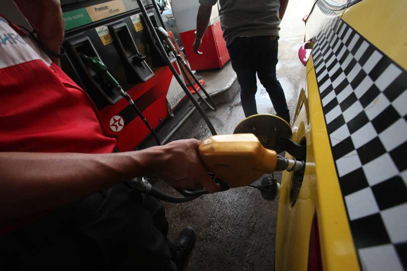 El costo de los combustibles se ajusta cada dos semanas en Panamá. EFE