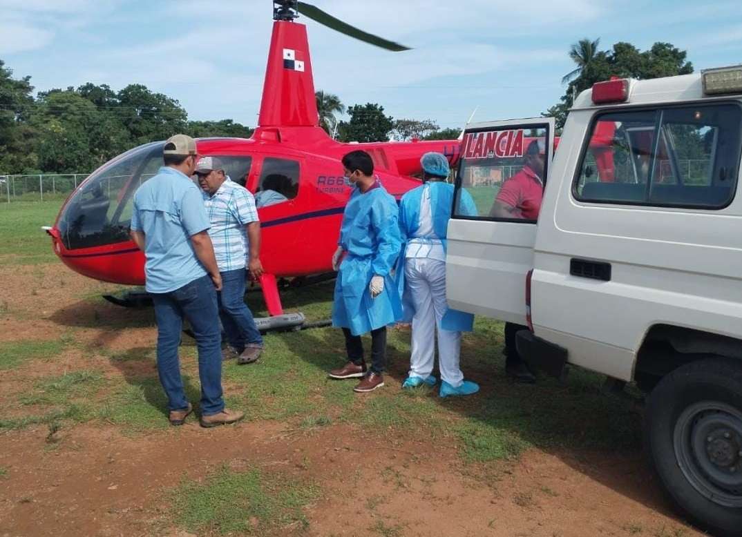 La víctima fue trasportada en un vehículo hasta Mariato, desde donde fue trastadada en un helicóptero privado hasta el hospital regional de Santiago &#039; Dr. Luis &#039; Chicho &#039;  Fábrega