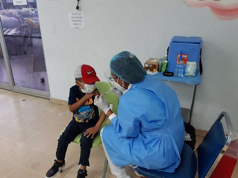 Vacuna contra la COVID-19 en el Hospital de Especialidades Pediátricas Omar Torrijos Herrera.