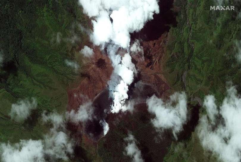 Fotografía satelital facilitada por Maxar Technologies que muestra el volcán La Soufriere en San Vicente y las Granadinas, el 8 de abril de 2021. EFE