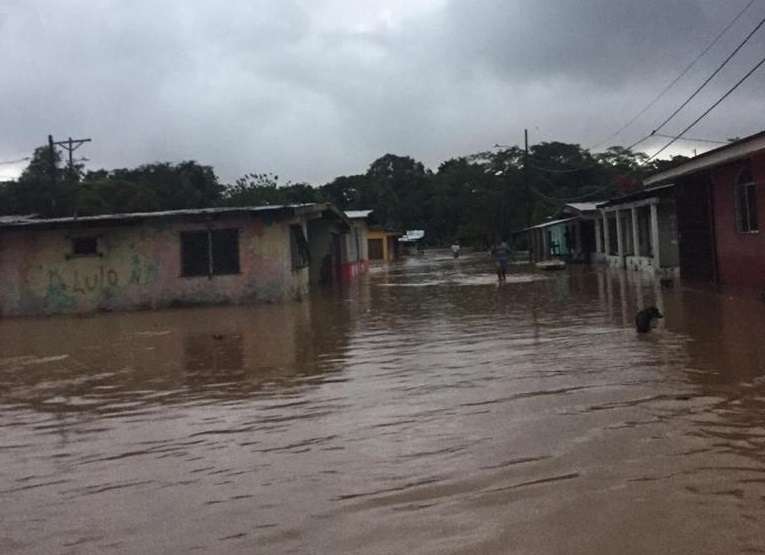 Zonas inundadas en Santa Isabel, en la costa arriba de Colón.