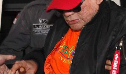 Manuel Antonio Noriega a su llegada a la residencia de una de sus hijas. Fotos EFE
