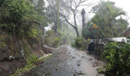 El paso del ciclón María por Martinica, según la poca información disponible, habría dejado al menos 50.000 hogares sin servicio de electricidad y 10.000 sin suministro de agua. /  Foto: EFE