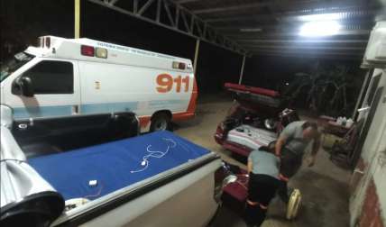 Paramédicos indicaron que colocaron sus colchones y enseres personales en sus vehículos para evitar un accidente.
