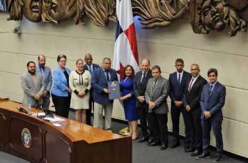 El ingeniero Rutilio Villareal fue ratificado ayer como director del IDAAN por el pleno de la Asamblea Nacional.