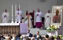El Papa Francisco preside una misa en la plaza de San Marcos en Venecia. EFE